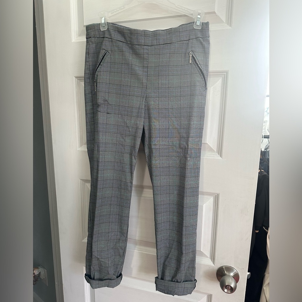 Grey stripped capri slacks